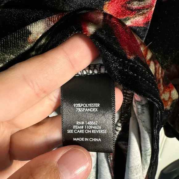 Torrid Off the Should Dark Romance Velvet Floral Top Bell Sleeve size 4x - Picture 6 of 9